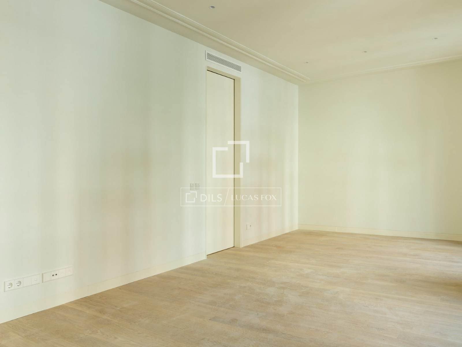 3 soverom Leilighet til salgs i Madrid by med svømmebasseng - € 3 785 000 (Ref: 9974368)