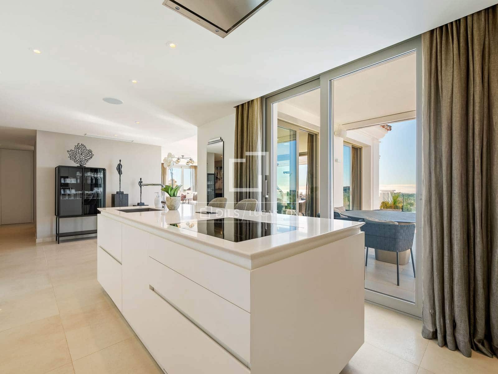 3 soverom Penthouse til salgs i Marbella med svømmebasseng garasje - € 2 895 000 (Ref: 9975903)