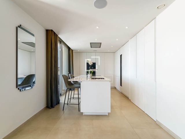 3 soverom Penthouse til salgs i Marbella med svømmebasseng garasje - € 2 895 000 (Ref: 9975903)