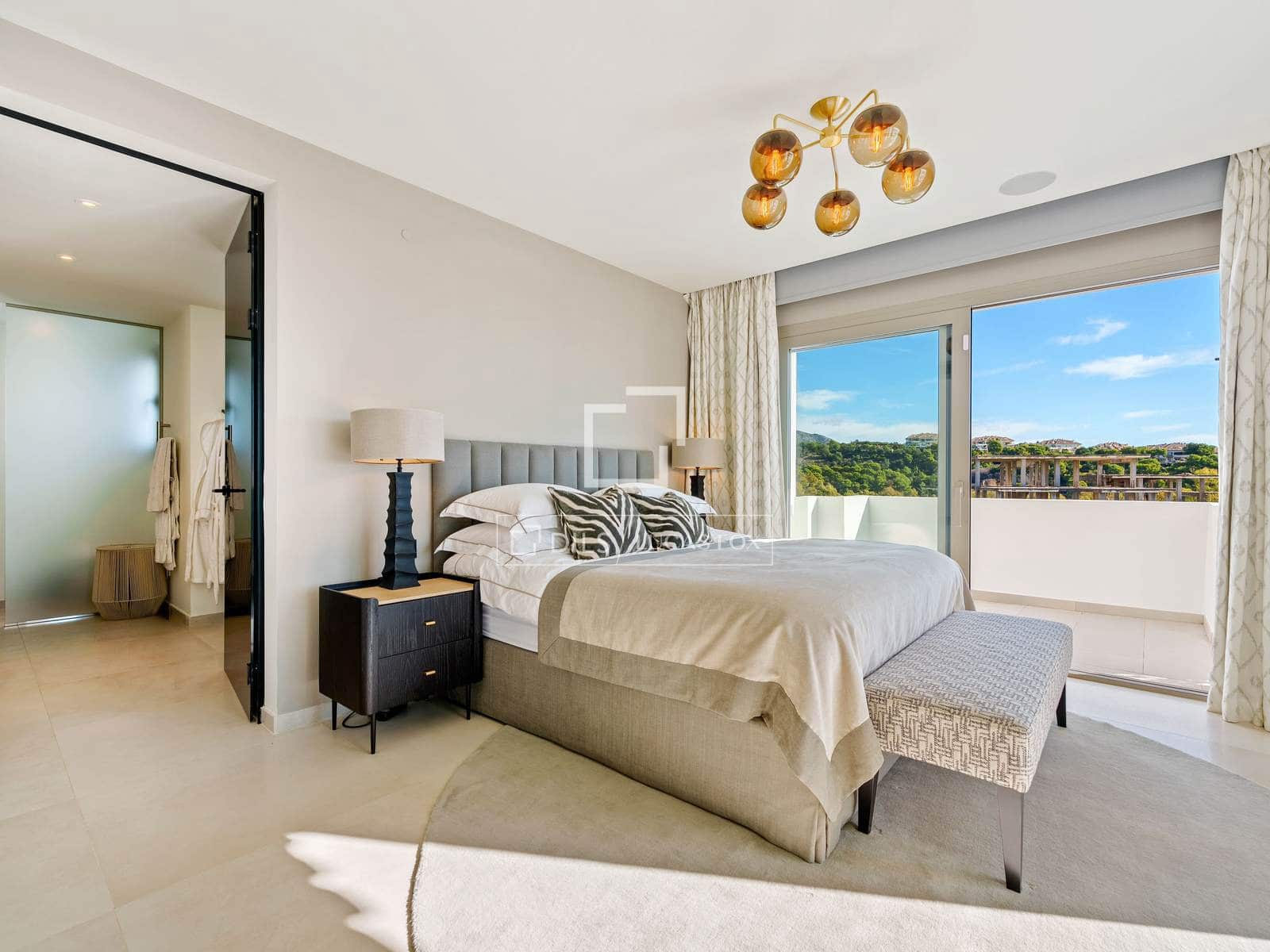 3 soverom Penthouse til salgs i Marbella med svømmebasseng garasje - € 2 895 000 (Ref: 9975903)