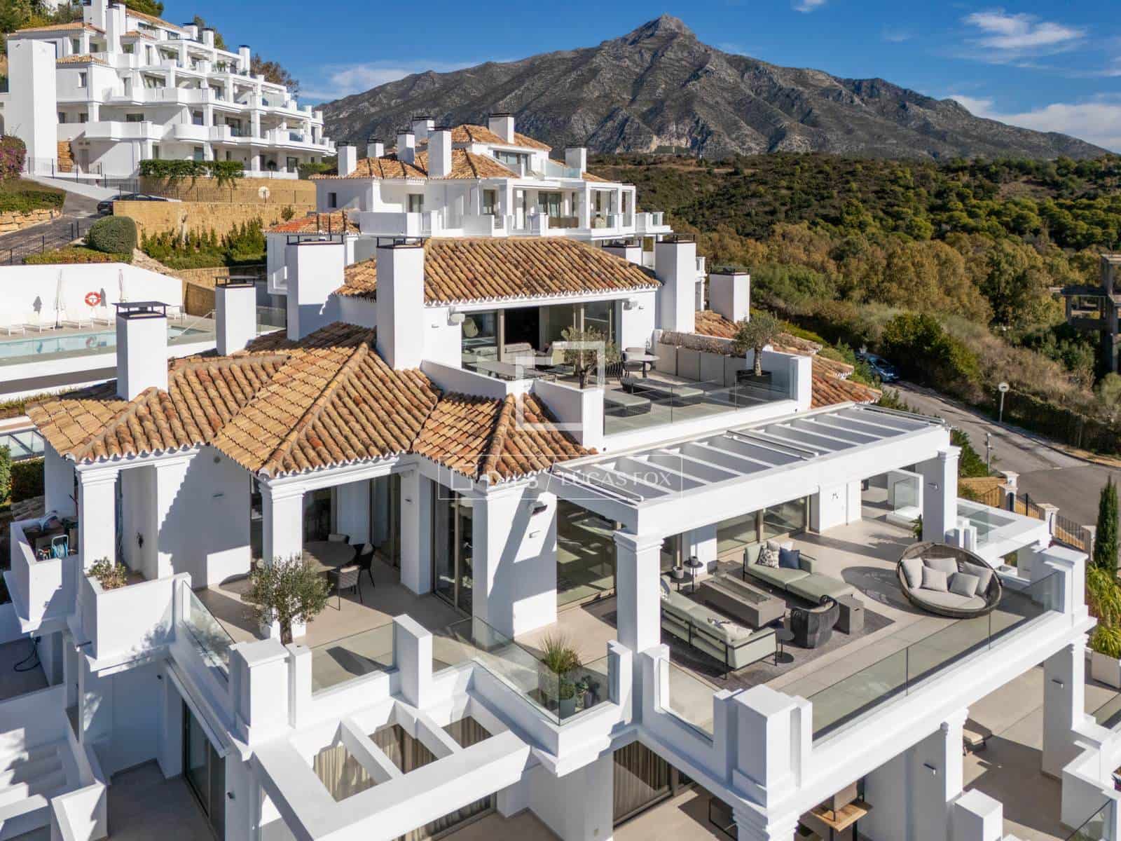 3 soverom Penthouse til salgs i Marbella med svømmebasseng garasje - € 2 895 000 (Ref: 9975903)