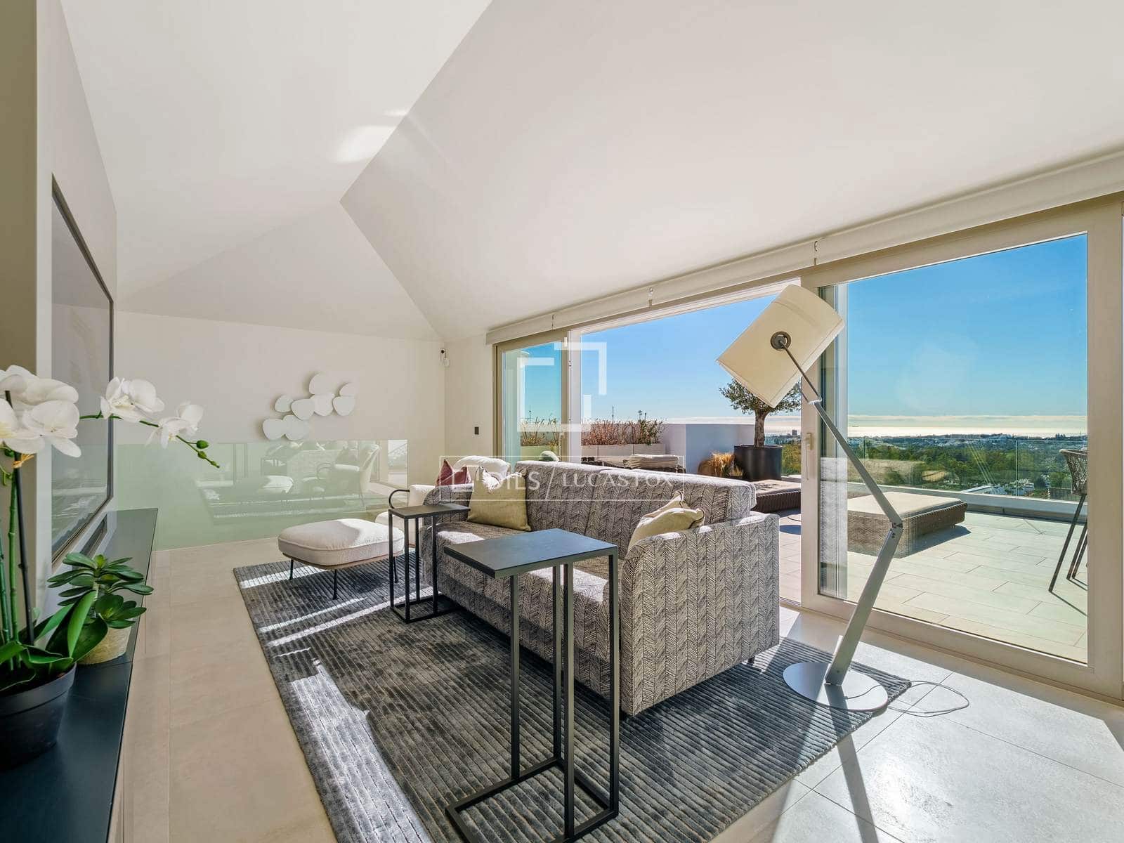 3 soverom Penthouse til salgs i Marbella med svømmebasseng garasje - € 2 895 000 (Ref: 9975903)