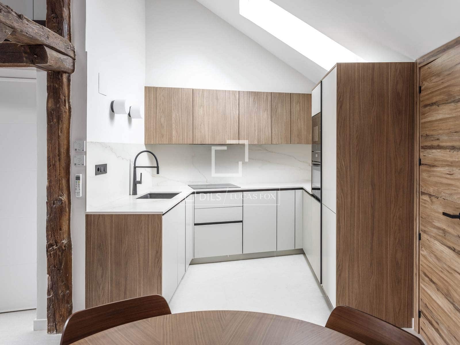 2 slaapkamer Appartement te huur in Madrid stad - € 2.600 (Ref: 9975914)