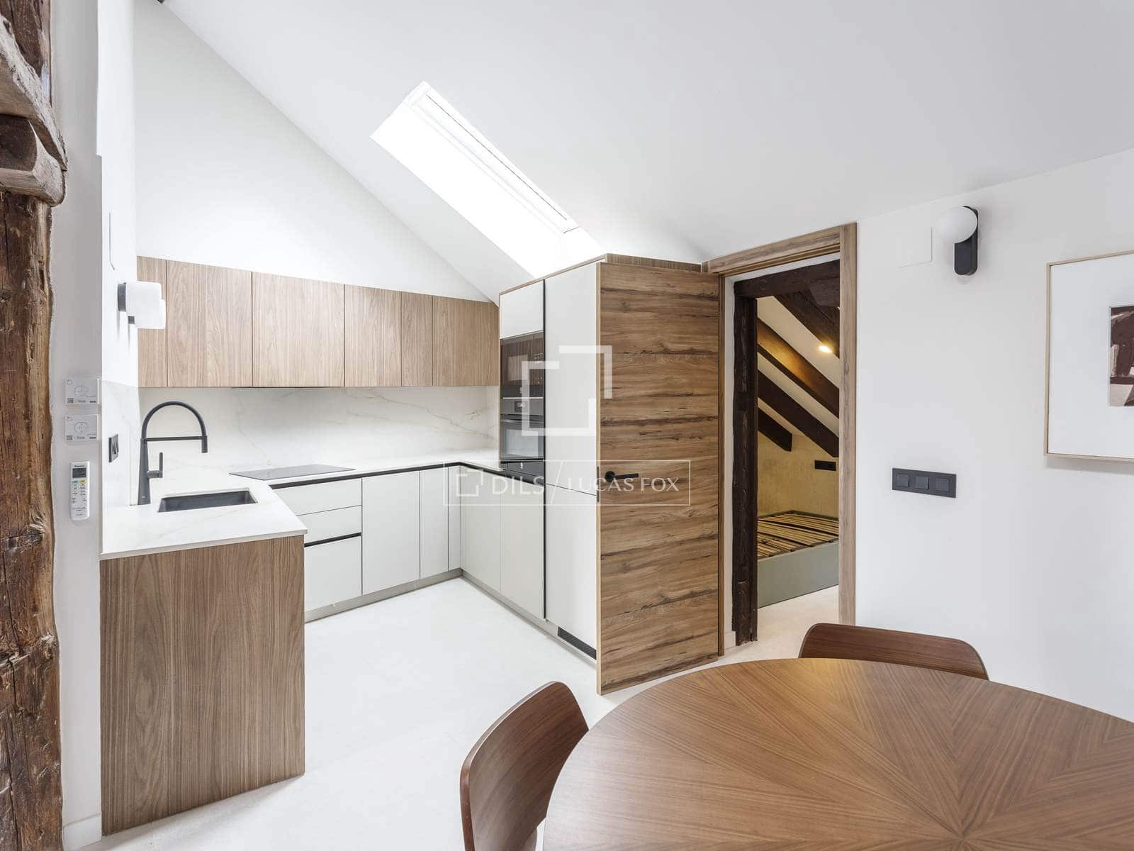 2 slaapkamer Appartement te huur in Madrid stad - € 2.600 (Ref: 9975914)
