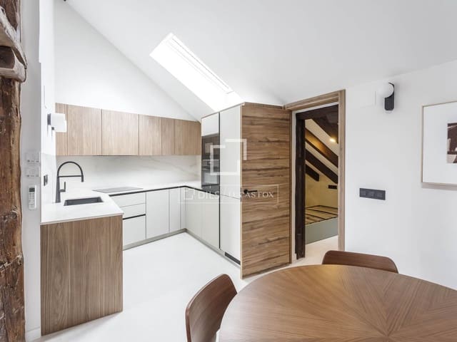 2 sovrum Lägenhet att hyra i Madrid stad - 2 600 € (Ref: 9975914)