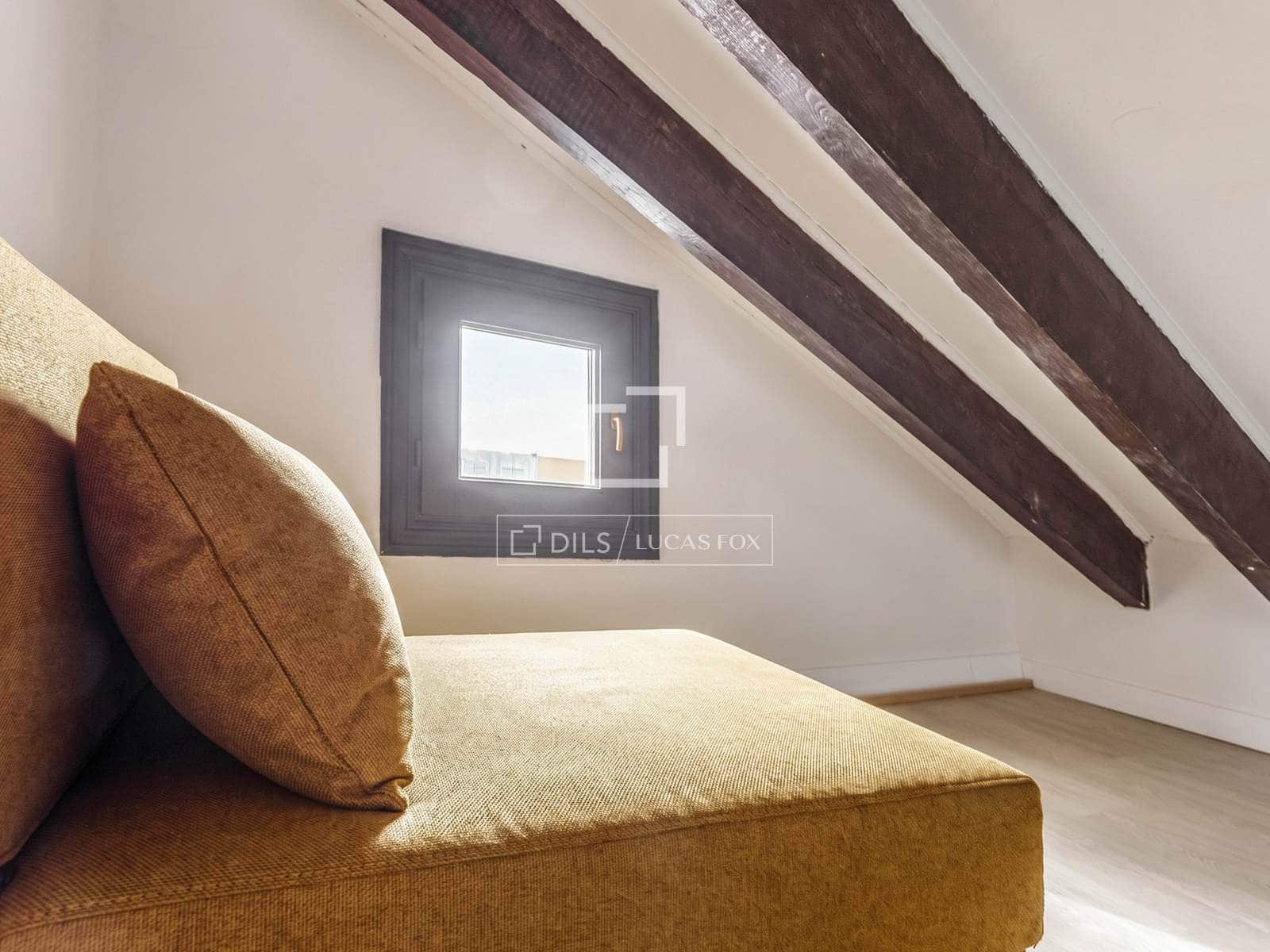 2 slaapkamer Appartement te huur in Madrid stad - € 2.600 (Ref: 9975914)