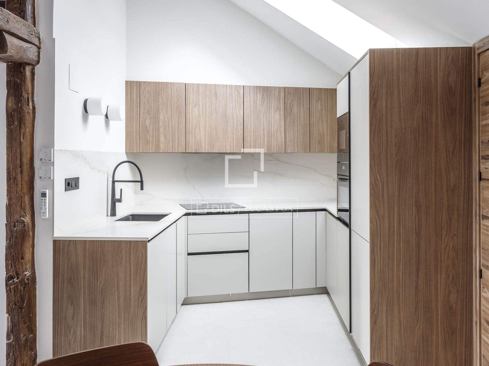 2 slaapkamer Appartement te huur in Madrid stad - € 2.600 (Ref: 9975914)