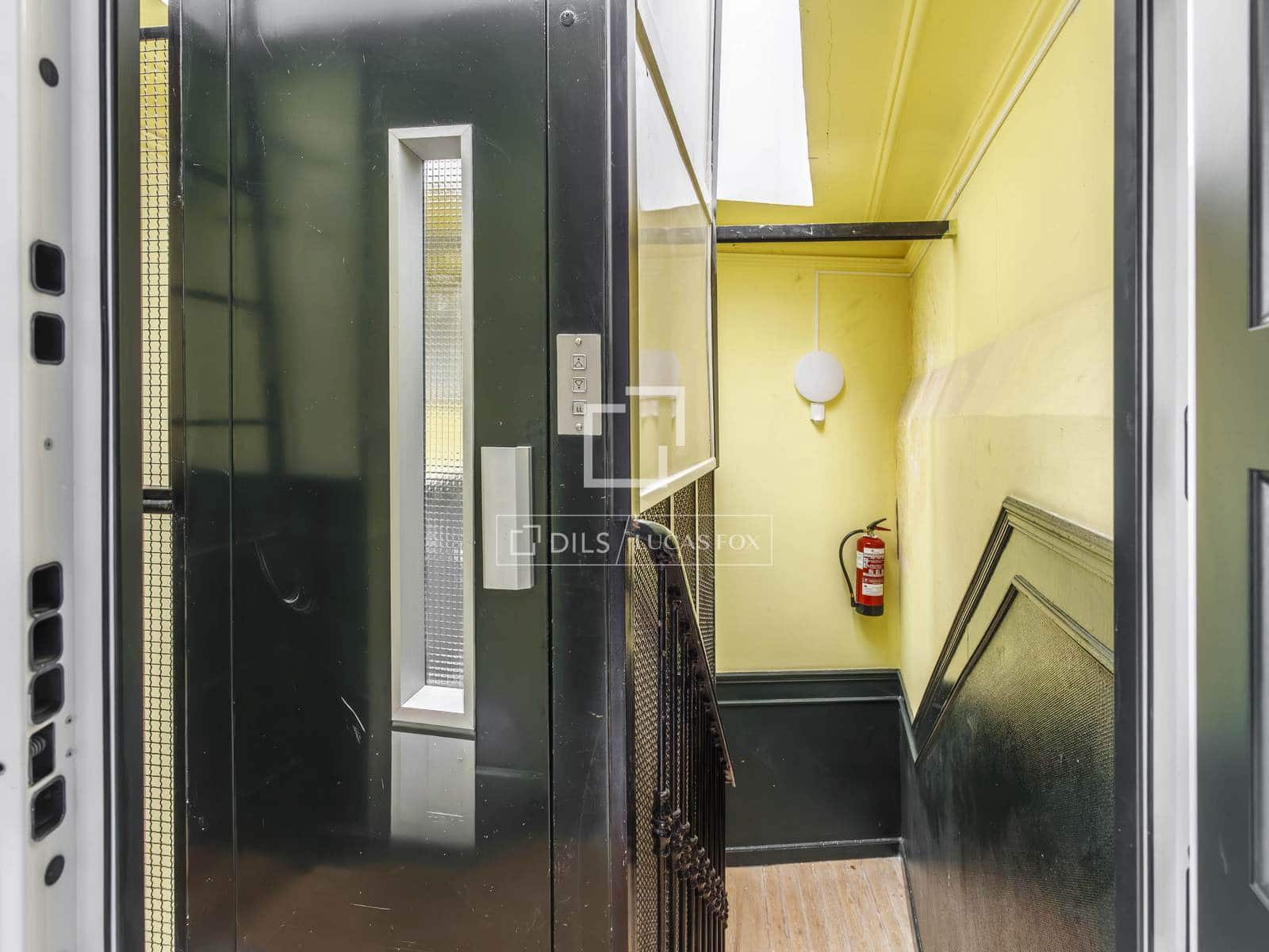 2 slaapkamer Appartement te huur in Madrid stad - € 2.600 (Ref: 9975914)