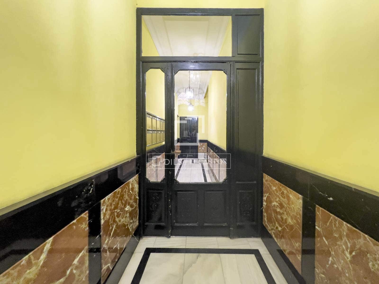 2 slaapkamer Appartement te huur in Madrid stad - € 2.600 (Ref: 9975914)