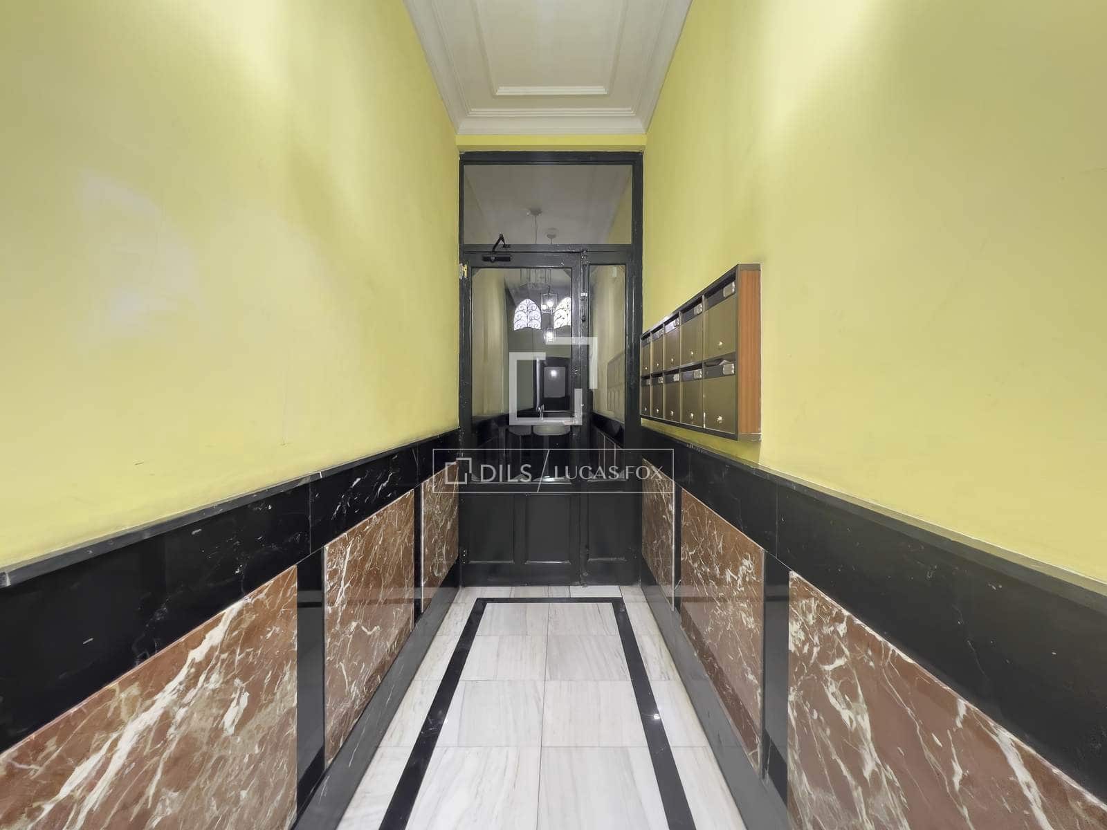 2 slaapkamer Appartement te huur in Madrid stad - € 2.600 (Ref: 9975914)