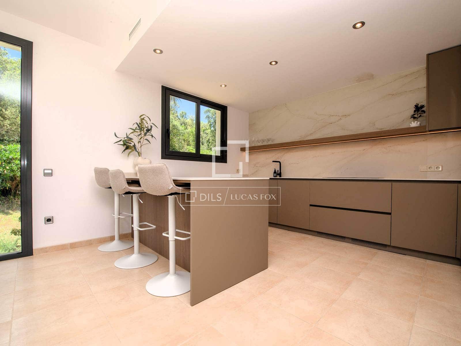 3 soveværelse Villa til salg i Santa Cristina d'Aro med swimmingpool garage - € 925.000 (Ref: 9976395)