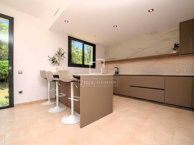 3 soveværelse Villa til salg i Santa Cristina d'Aro med swimmingpool garage - € 925.000 (Ref: 9976395)
