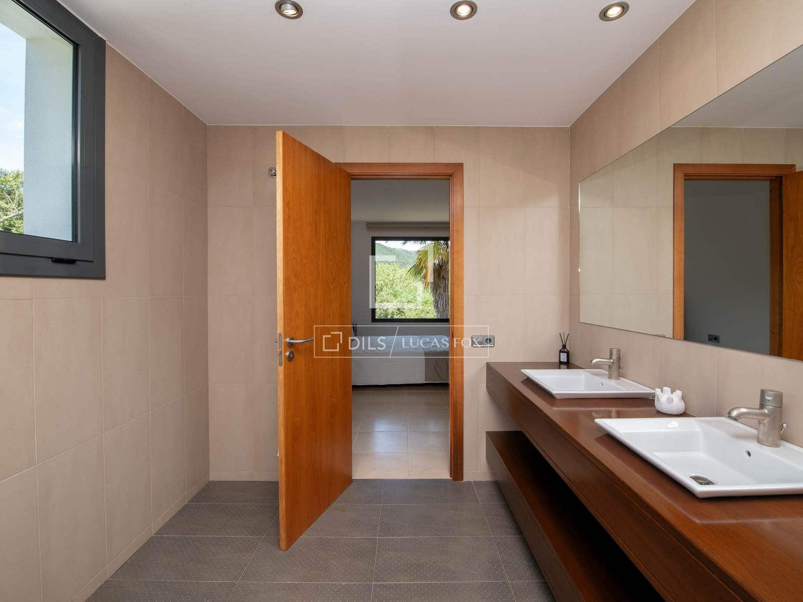 3 soveværelse Villa til salg i Santa Cristina d'Aro med swimmingpool garage - € 925.000 (Ref: 9976395)
