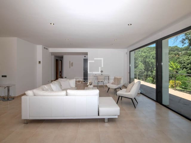 3 soveværelse Villa til salg i Santa Cristina d'Aro med swimmingpool garage - € 925.000 (Ref: 9976395)