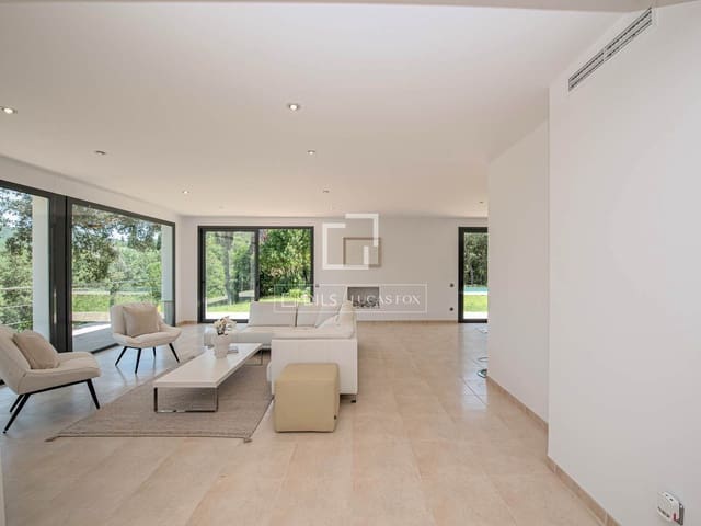 3 soveværelse Villa til salg i Santa Cristina d'Aro med swimmingpool garage - € 925.000 (Ref: 9976395)