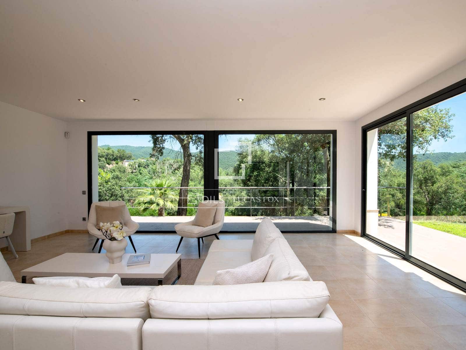 3 soveværelse Villa til salg i Santa Cristina d'Aro med swimmingpool garage - € 925.000 (Ref: 9976395)