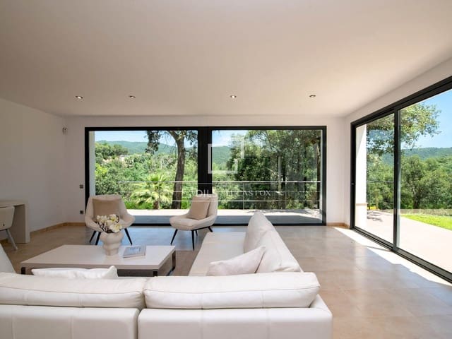 3 soveværelse Villa til salg i Santa Cristina d'Aro med swimmingpool garage - € 925.000 (Ref: 9976395)