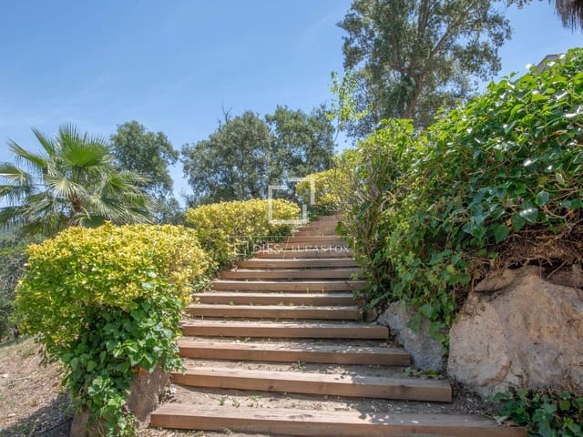 3 soveværelse Villa til salg i Santa Cristina d'Aro med swimmingpool garage - € 925.000 (Ref: 9976395)