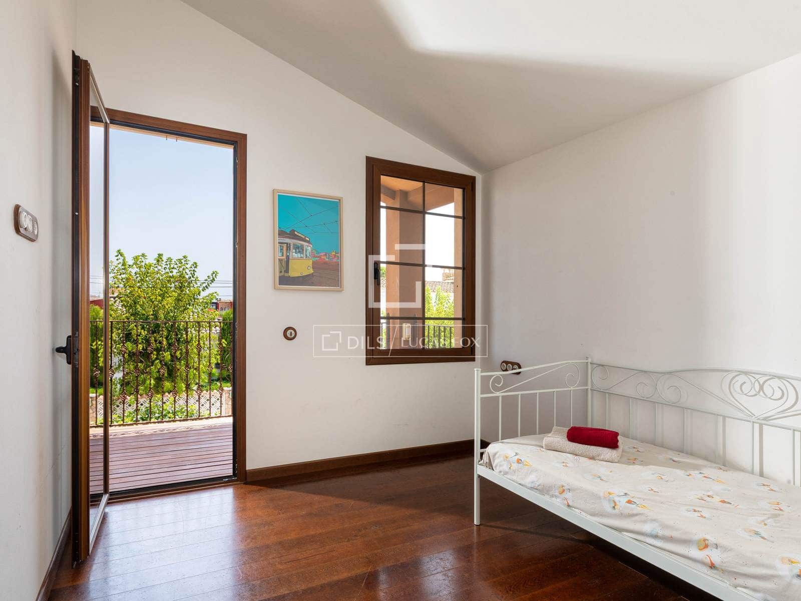 9 soveværelse Villa til salg i Empuriabrava med swimmingpool garage - € 2.870.000 (Ref: 9976522)