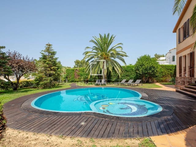 9 soverom Villa til salgs i Empuriabrava, Castelló d'Empúries med svømmebasseng garasje - € 2 870 000 (Ref: 9976522)