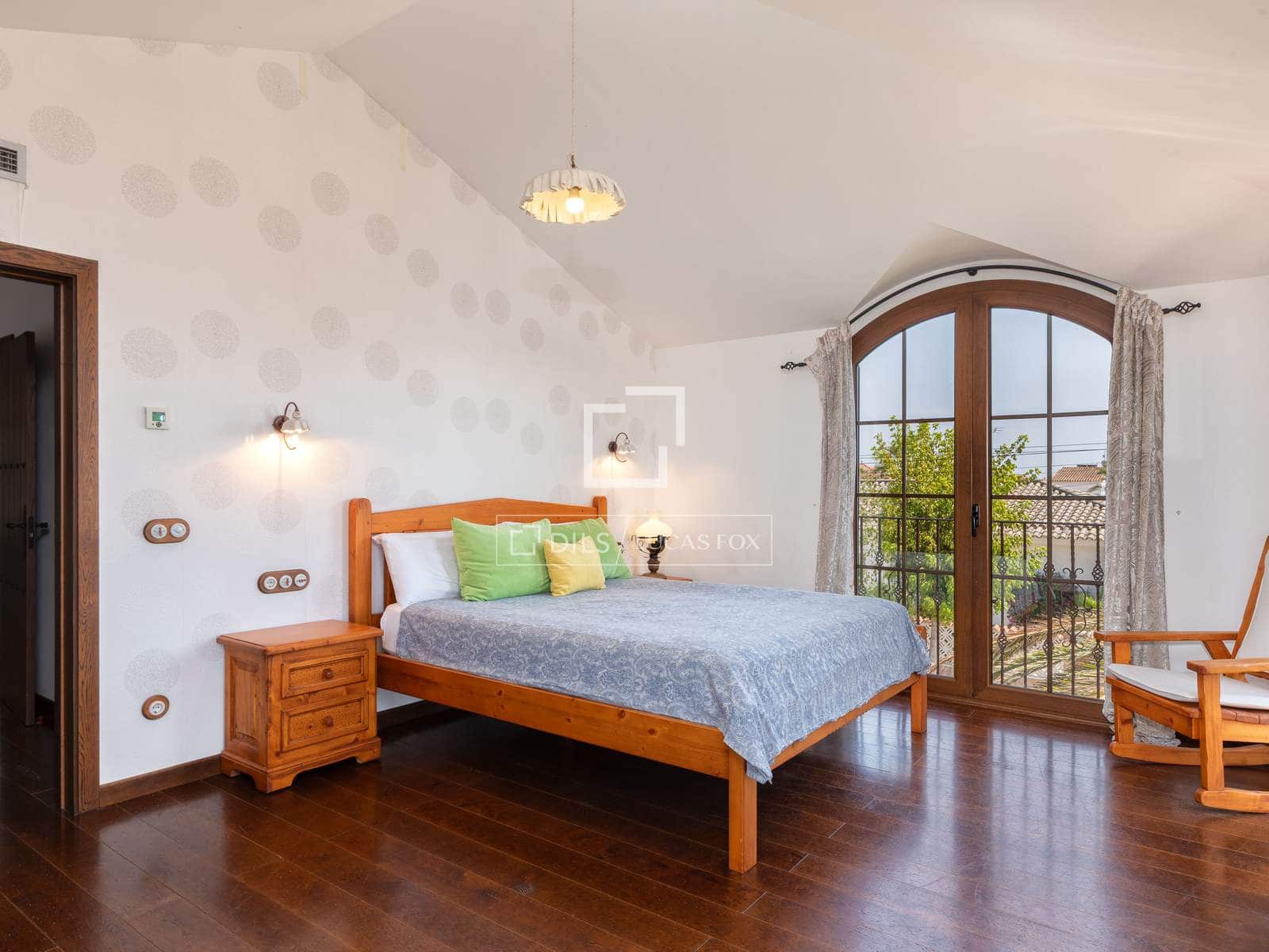9 soveværelse Villa til salg i Empuriabrava med swimmingpool garage - € 2.870.000 (Ref: 9976522)