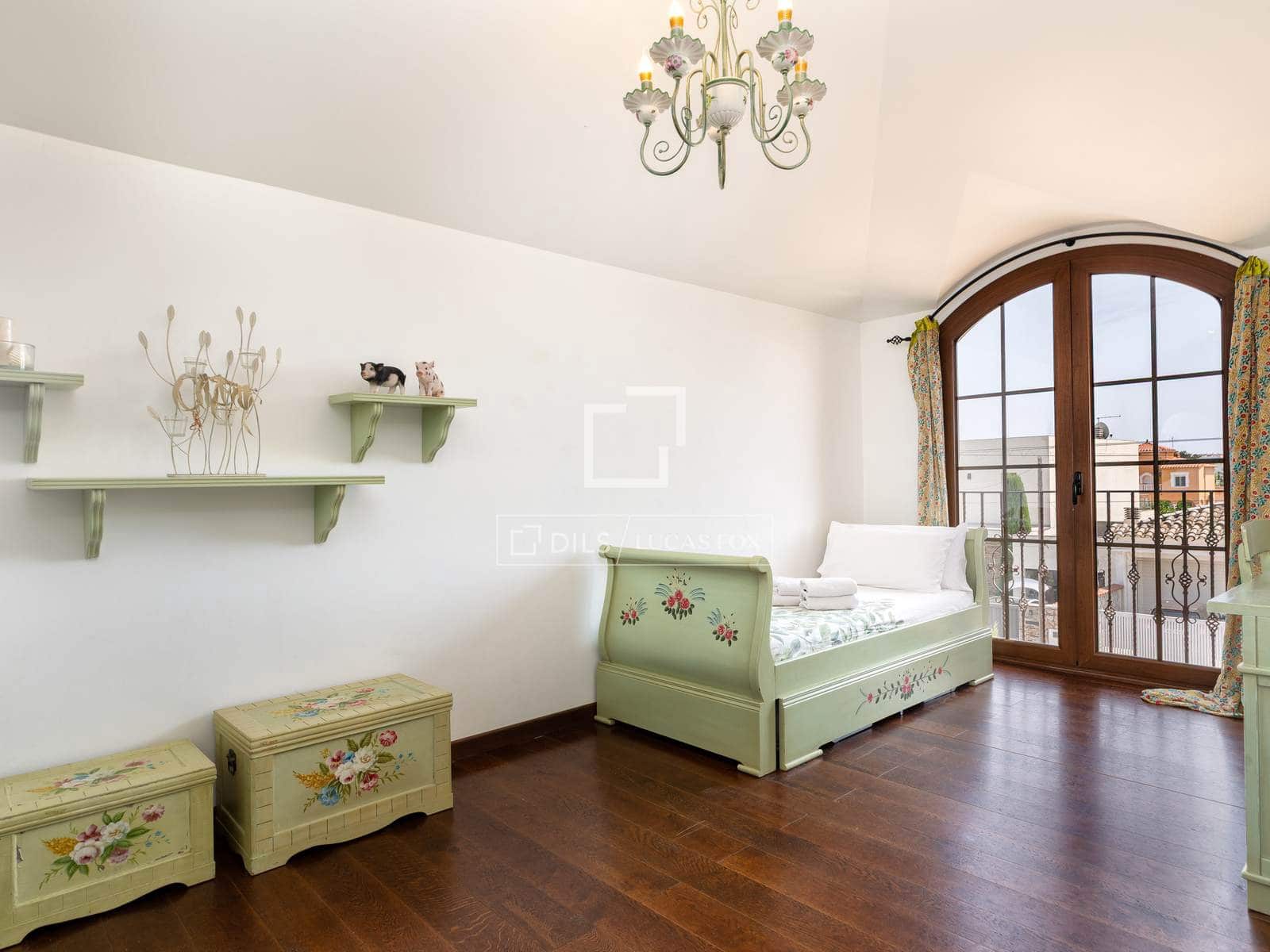 9 soveværelse Villa til salg i Empuriabrava med swimmingpool garage - € 2.870.000 (Ref: 9976522)