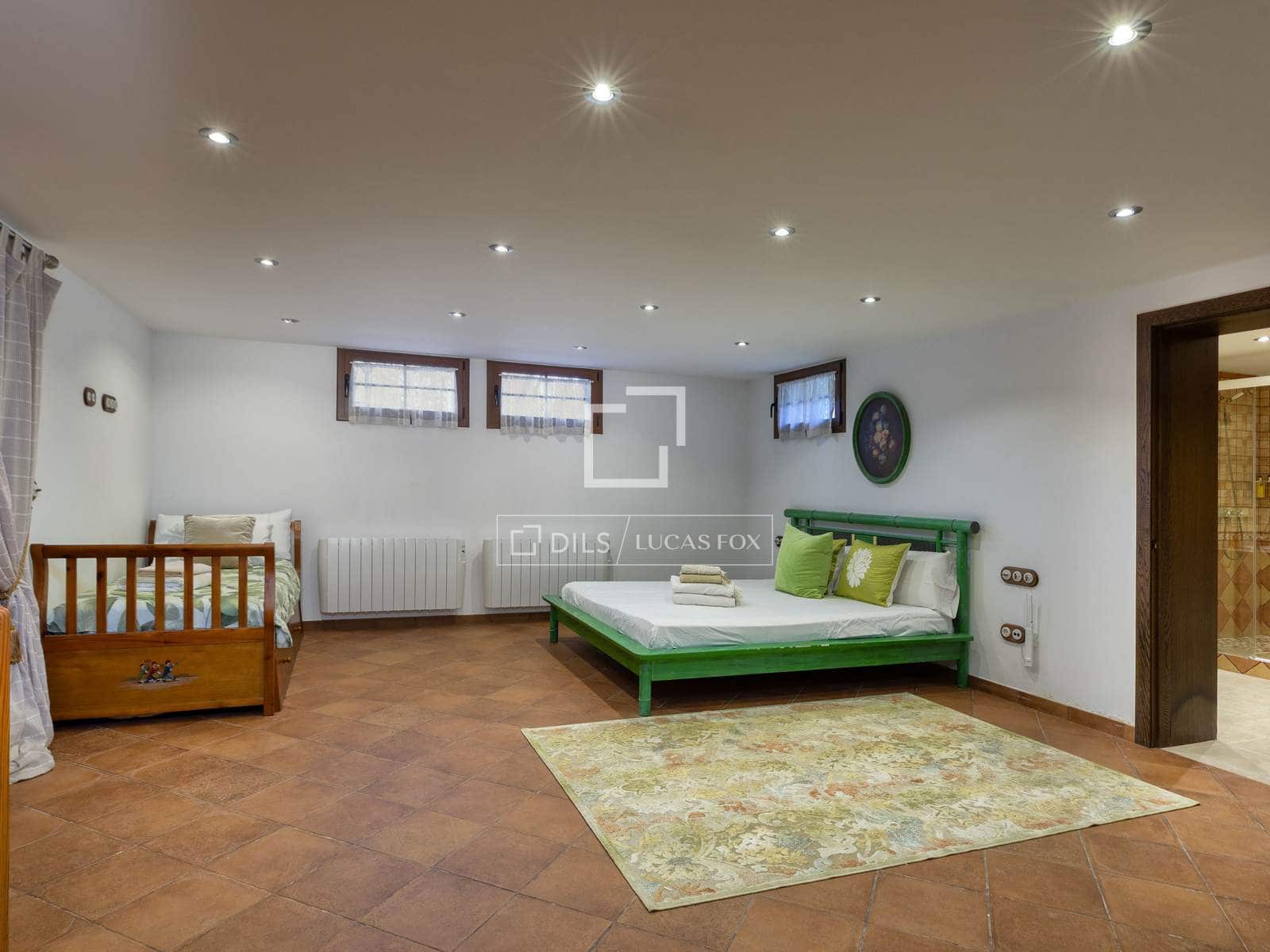 9 soveværelse Villa til salg i Empuriabrava med swimmingpool garage - € 2.870.000 (Ref: 9976522)