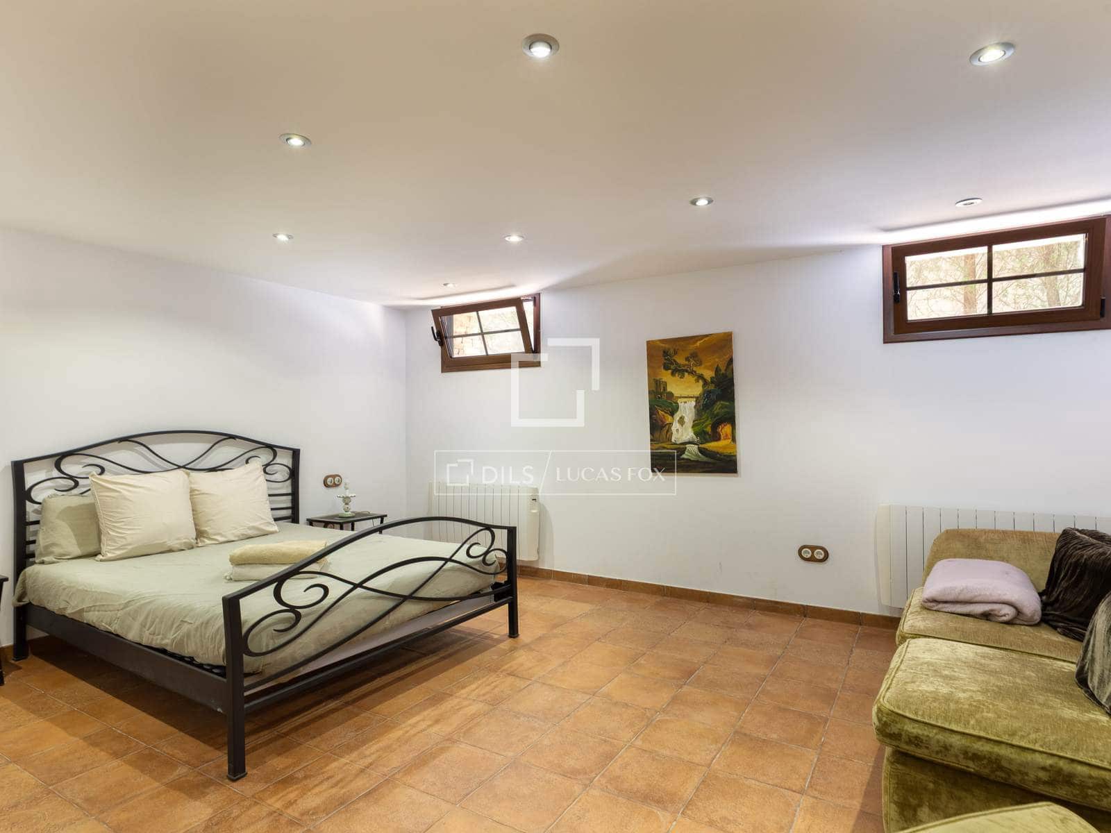 9 soveværelse Villa til salg i Empuriabrava med swimmingpool garage - € 2.870.000 (Ref: 9976522)