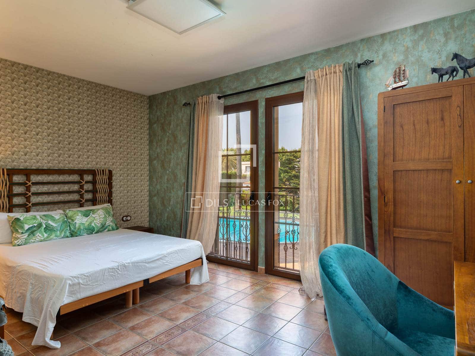9 soveværelse Villa til salg i Empuriabrava med swimmingpool garage - € 2.870.000 (Ref: 9976522)