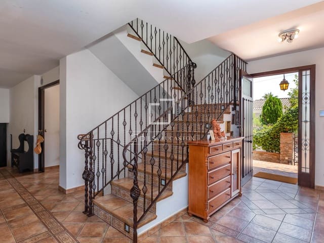 9 soverom Villa til salgs i Empuriabrava, Castelló d'Empúries med svømmebasseng garasje - € 2 870 000 (Ref: 9976522)