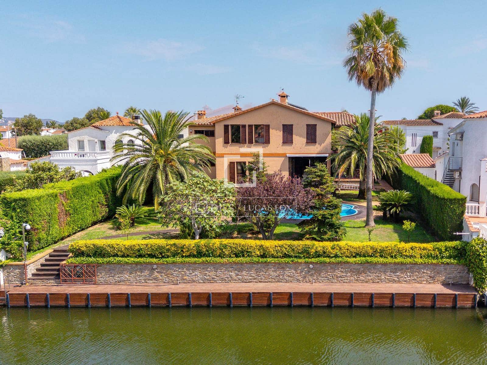 9 soveværelse Villa til salg i Empuriabrava med swimmingpool garage - € 2.870.000 (Ref: 9976522)