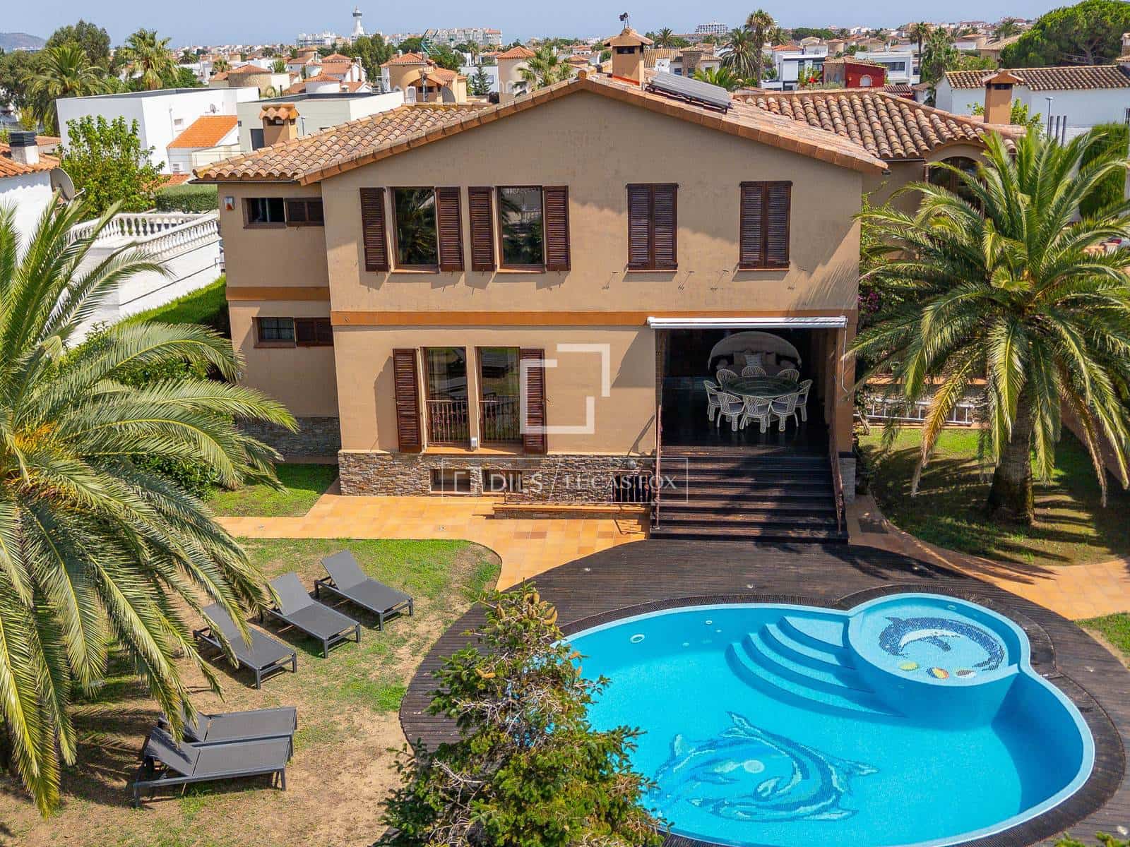 9 soveværelse Villa til salg i Empuriabrava med swimmingpool garage - € 2.870.000 (Ref: 9976522)