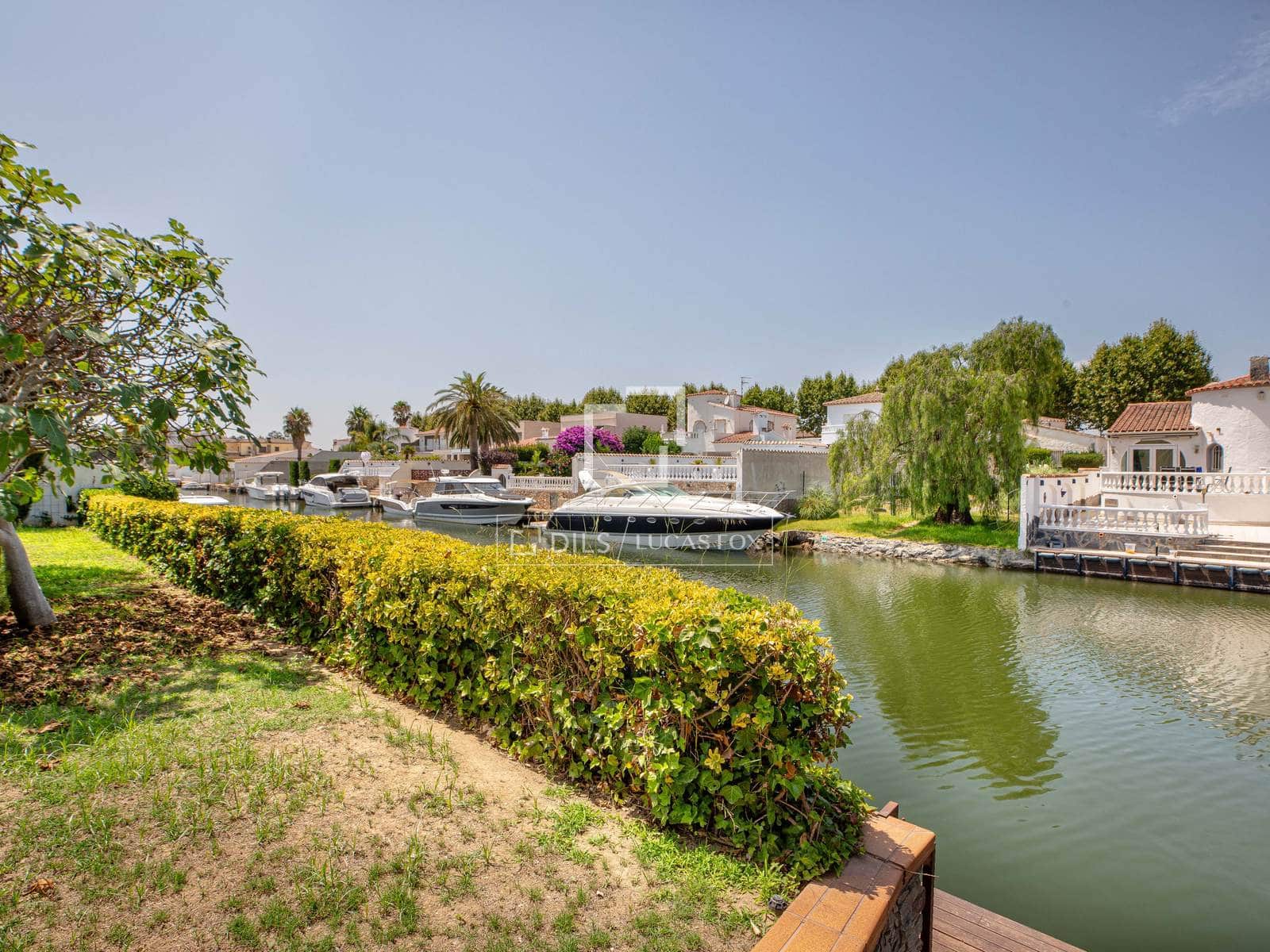 9 soveværelse Villa til salg i Empuriabrava med swimmingpool garage - € 2.870.000 (Ref: 9976522)