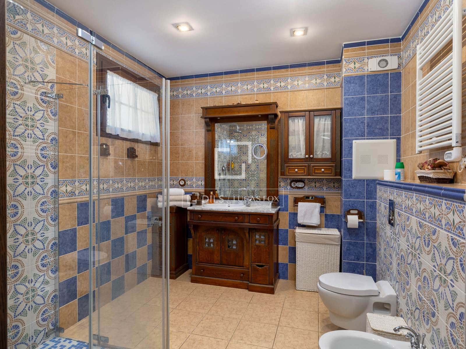 9 soveværelse Villa til salg i Empuriabrava med swimmingpool garage - € 2.870.000 (Ref: 9976522)