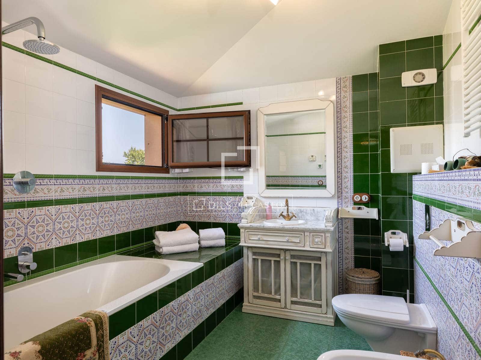 9 soveværelse Villa til salg i Empuriabrava med swimmingpool garage - € 2.870.000 (Ref: 9976522)
