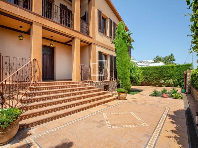 9 soverom Villa til salgs i Empuriabrava, Castelló d'Empúries med svømmebasseng garasje - € 2 870 000 (Ref: 9976522)