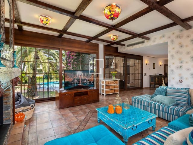 9 soverom Villa til salgs i Empuriabrava, Castelló d'Empúries med svømmebasseng garasje - € 2 870 000 (Ref: 9976522)