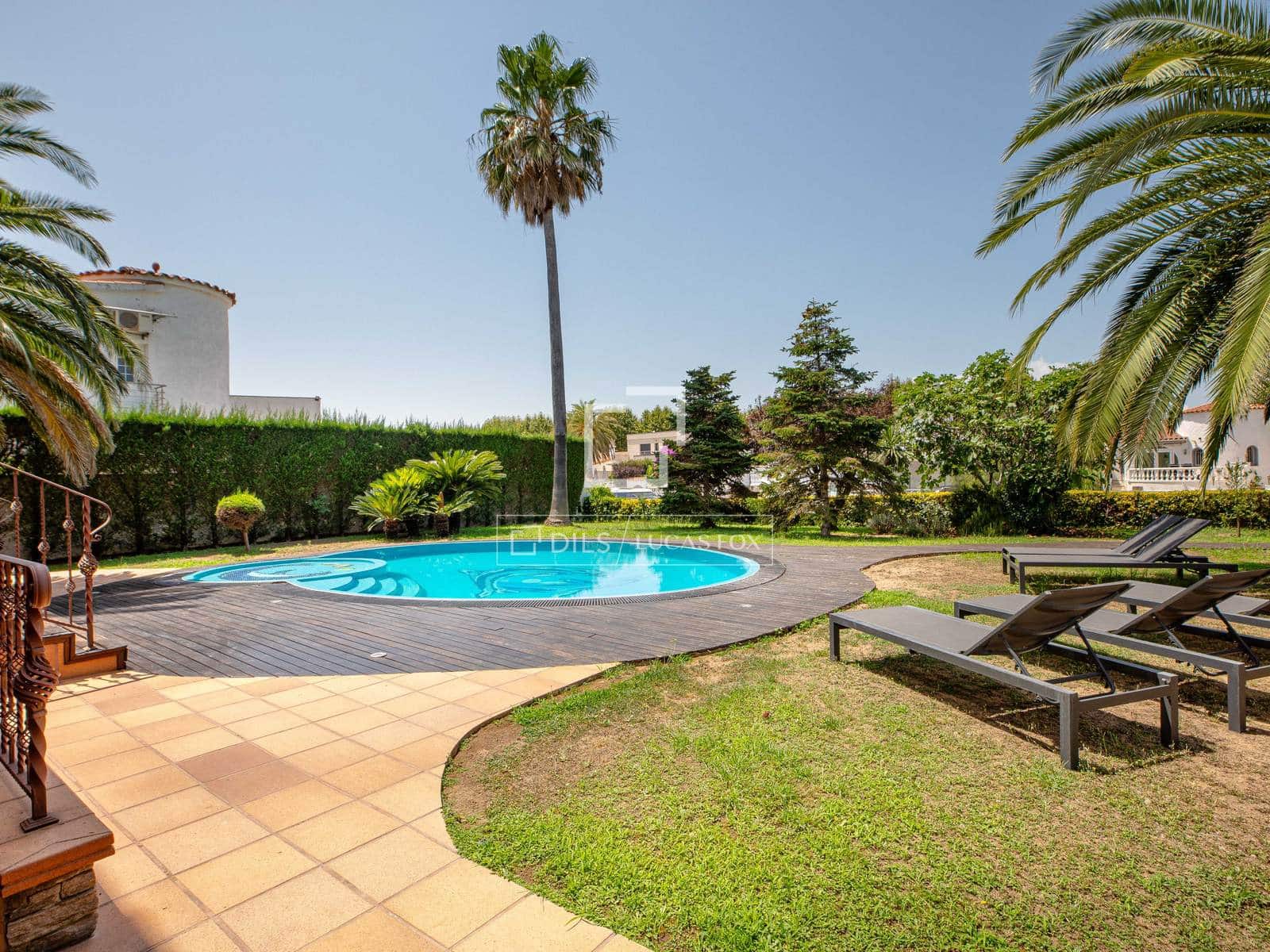 9 soveværelse Villa til salg i Empuriabrava med swimmingpool garage - € 2.870.000 (Ref: 9976522)