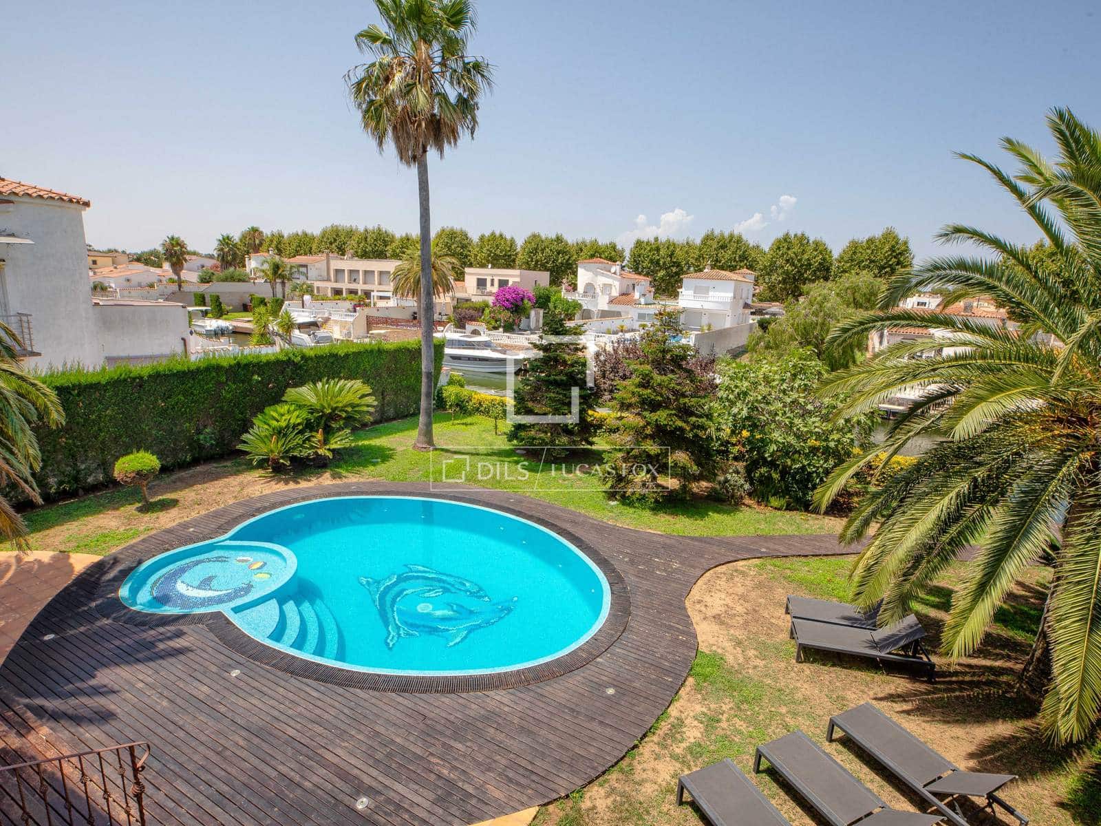 9 soveværelse Villa til salg i Empuriabrava med swimmingpool garage - € 2.870.000 (Ref: 9976522)