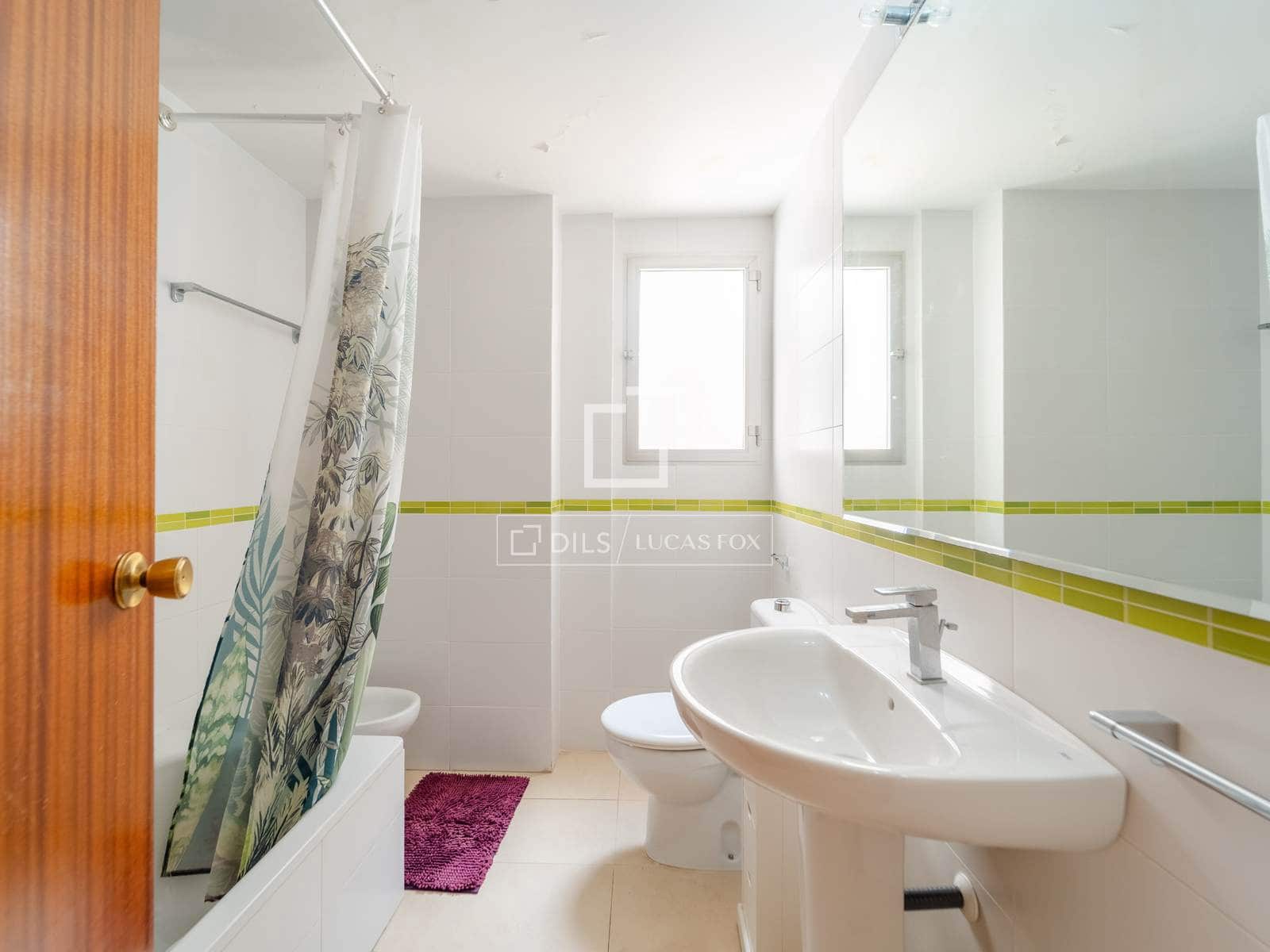 4 bedroom Apartment for sale in Valencia city with garage - € 380,000 (Ref: 9976523)