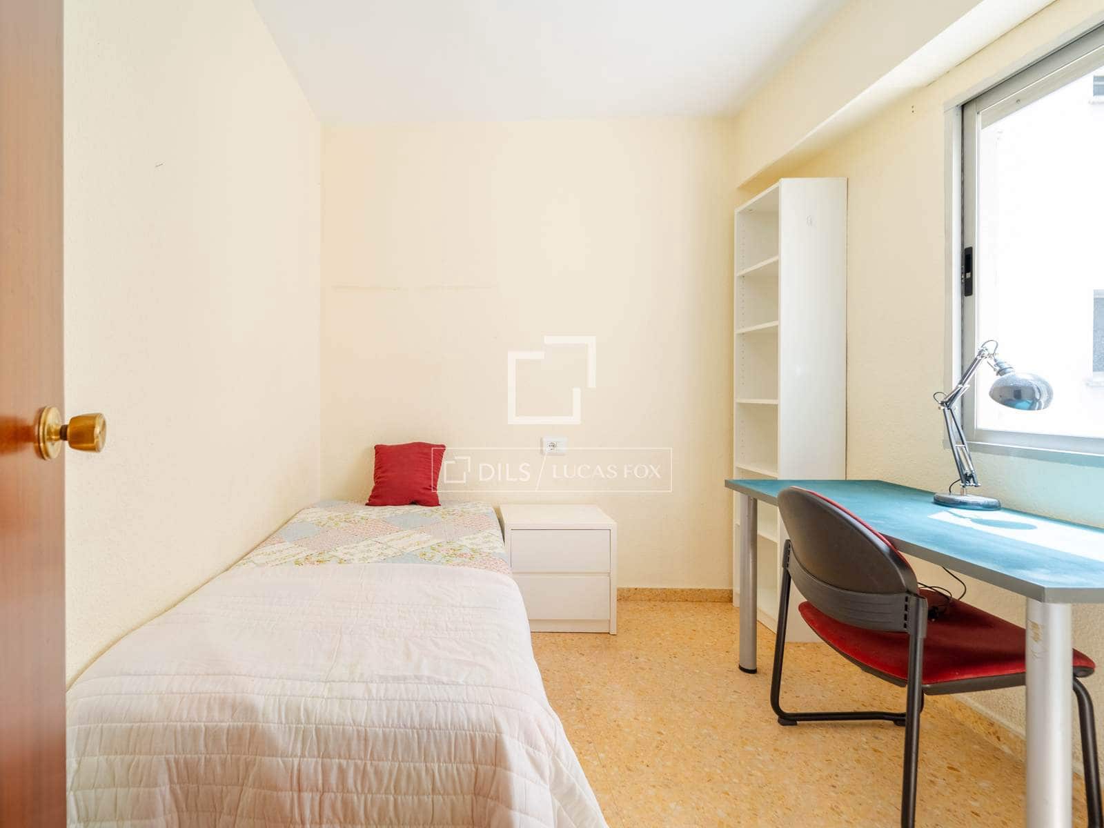 4 bedroom Apartment for sale in Valencia city with garage - € 380,000 (Ref: 9976523)