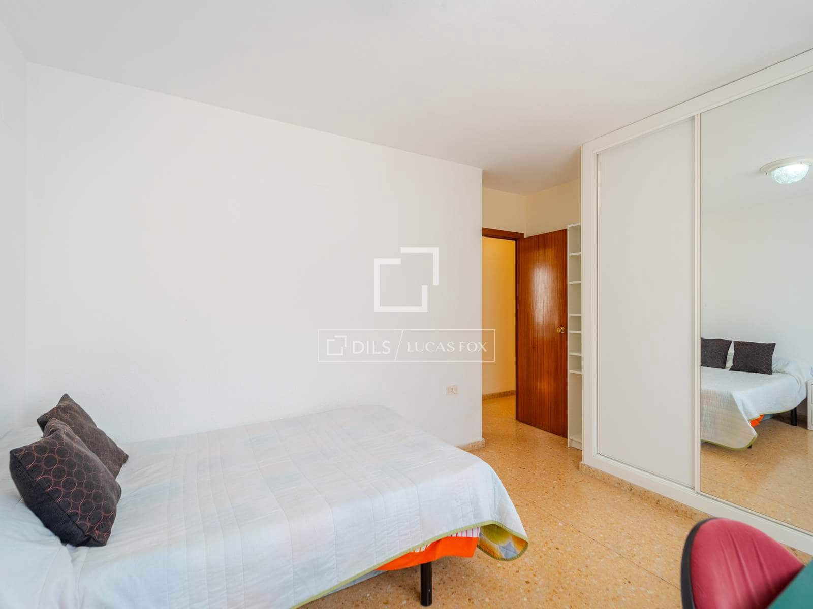 4 bedroom Apartment for sale in Valencia city with garage - € 380,000 (Ref: 9976523)