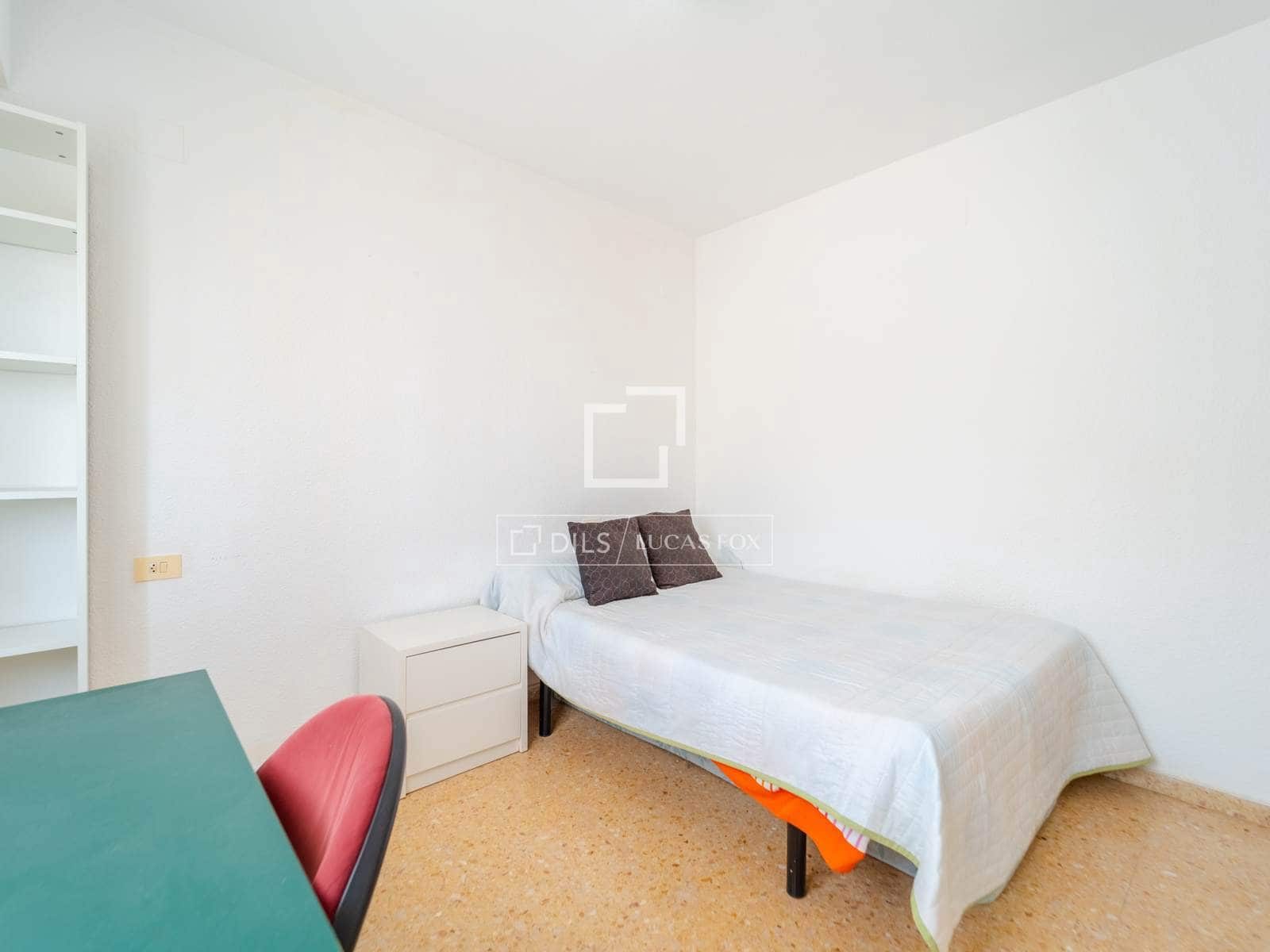 4 bedroom Apartment for sale in Valencia city with garage - € 380,000 (Ref: 9976523)