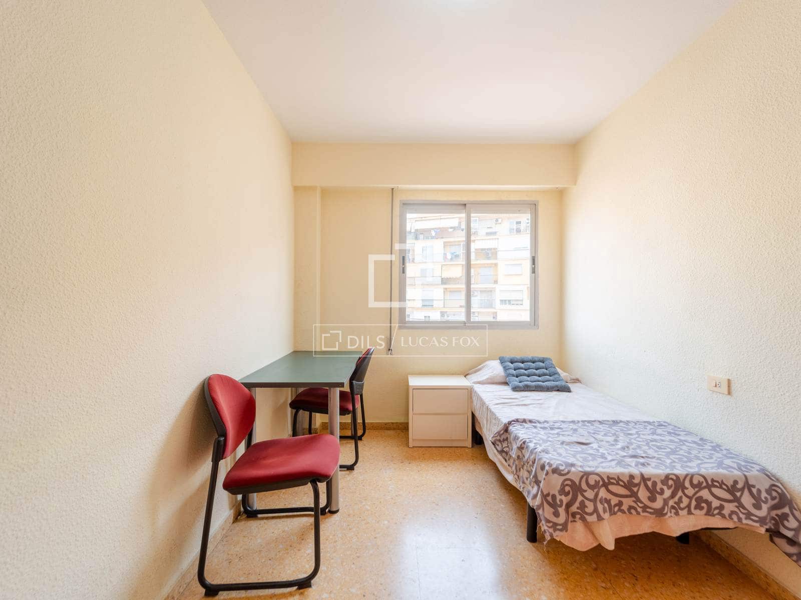 4 bedroom Apartment for sale in Valencia city with garage - € 380,000 (Ref: 9976523)