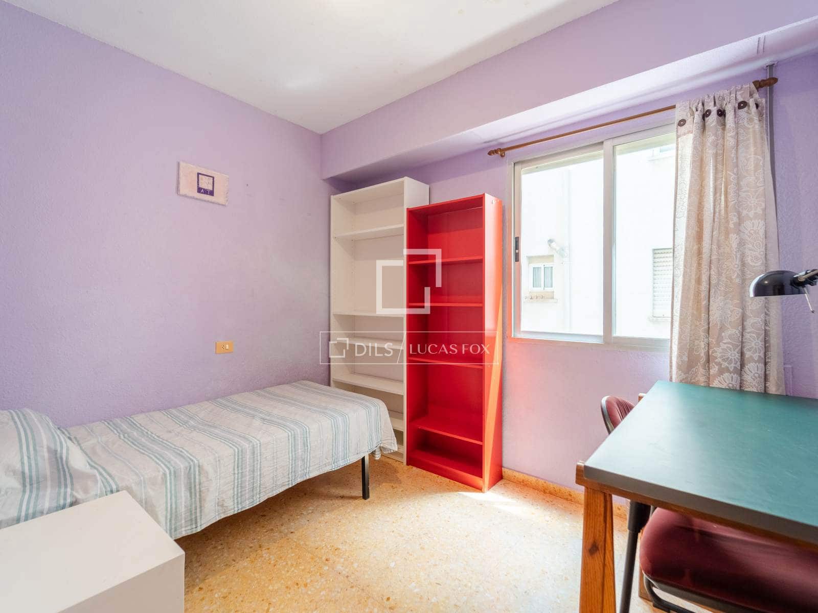 4 bedroom Apartment for sale in Valencia city with garage - € 380,000 (Ref: 9976523)