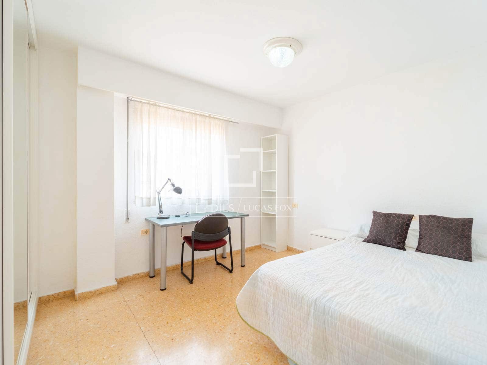 4 bedroom Apartment for sale in Valencia city with garage - € 380,000 (Ref: 9976523)