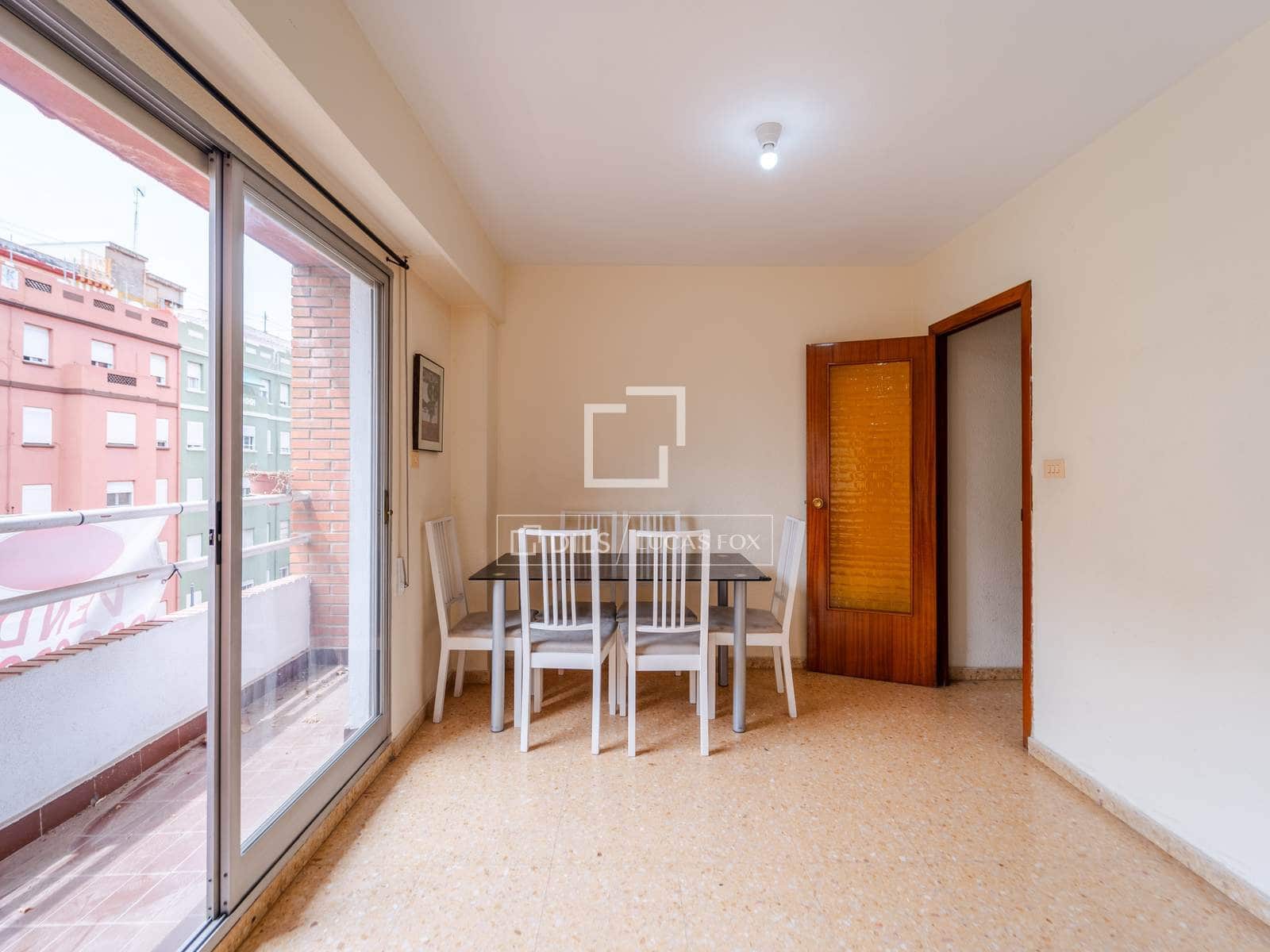 4 bedroom Apartment for sale in Valencia city with garage - € 380,000 (Ref: 9976523)