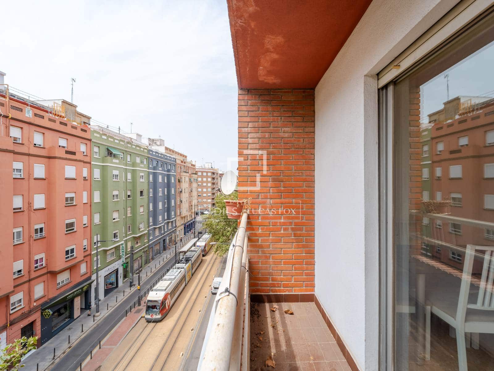 4 bedroom Apartment for sale in Valencia city with garage - € 380,000 (Ref: 9976523)