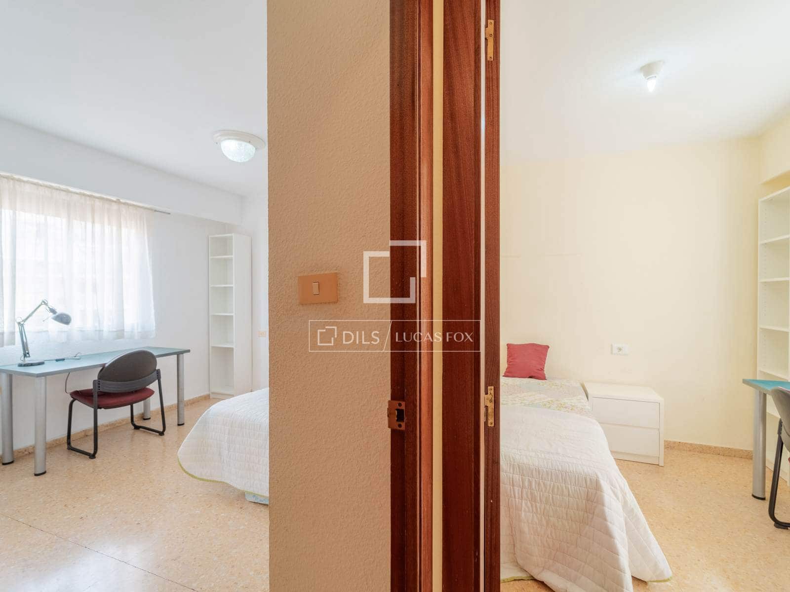 4 bedroom Apartment for sale in Valencia city with garage - € 380,000 (Ref: 9976523)