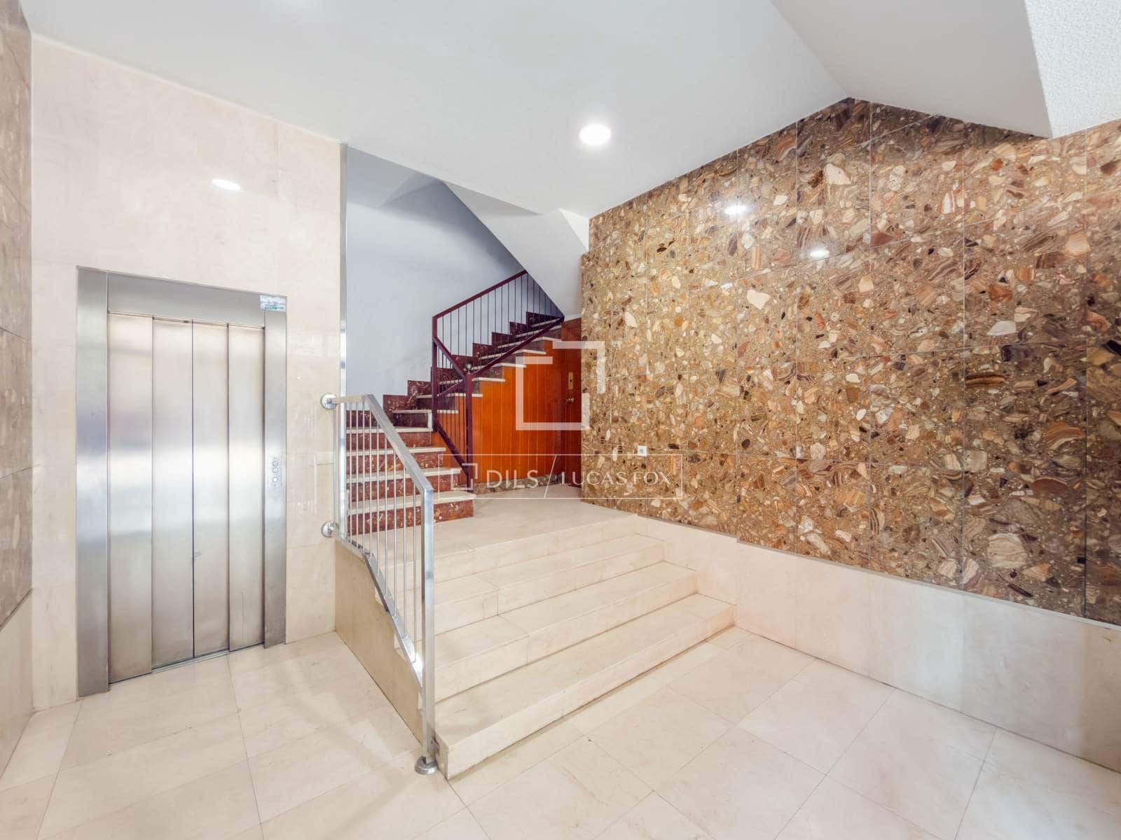 4 bedroom Apartment for sale in Valencia city with garage - € 380,000 (Ref: 9976523)